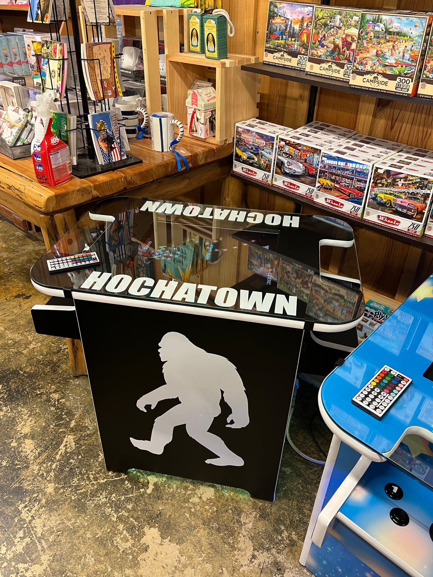 Hochatown Themed Cocktail Arcade